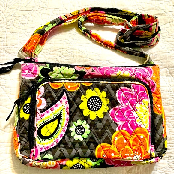 VERA BRADLEY Messenger Hipster Crossbody multi color Floral/Paisley size10x7 EUC - Picture 2 of 6